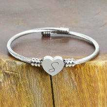 将图片加载到图库查看器，Heart Cable Initial Bracelet Hypoallergenic and Adjustable

