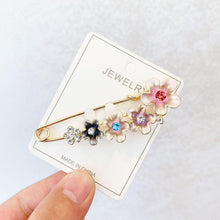 将图片加载到图库查看器，High-end Safety Pins For Women Flower Pin Crystal Rhinestones Safety Pins Woman Jewelry Accessories Hijab Scarf Clip Buckles
