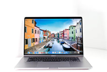 将图片加载到图库查看器，2018 Apple MacBook Pro 15-Inch Core i9 2.9GHz-4.8GHz 32GB RAM 1TB SSD (Silver)
