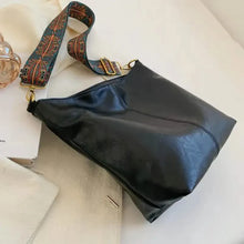将图片加载到图库查看器，Large Geometric Crossbody Bag
