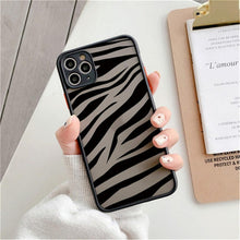 将图片加载到图库查看器，Leopard Print Elegant Pattern Protective Phone Case Translucent Hard Back With Silicone Leopard Pattern Phone Case For Iphone 11 Pro Max 12 13 Mini X Xs Max 7 8 Plus Mobile Phone Protective Case
