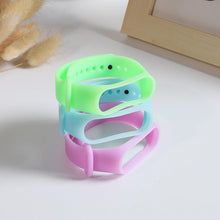 将图片加载到图库查看器，Luminous Glowing Silicone Wrist Strap For Smart Watch Bands Replacement Bracelet Soft Silicone Watch Strap Glow-in-Night Safety And Children Anti-Scratch Protective Watch Bands
