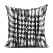 将图片加载到图库查看器，Luxury Black White Houndstooth Gold Leather Stitching Pillow Covers Sofa Decorative Horse Pillow Case Swallow Gird Throw Pillowcases Black Gold PU Leather Polyester Splicing Cushion Covers Well Made Classic Pattern
