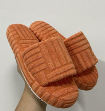 将图片加载到图库查看器，Luxury Thick Sole Women Slippers Green Flat Outwear Slides Summer Autumn Runway Flip Flops Comfy Slippers Cute Fur Slip-on Shoes Memory Foam House Slipper
