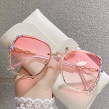 Load image into Gallery viewer, Metal Trimming Oversized Rhinestones Gradient Sun Glasses
