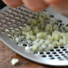 将图片加载到图库查看器，New Incredible 1Pcs Stainless Garlic Press Household Manual Garlic Press Device Kitchen Press Squeezer Ginger Garlic Tools Kitchen Accessories
