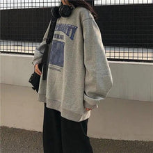 Load image into Gallery viewer, New Spring Autumn O-Neck Pullover Women Loose Clothes Oversized Sweatshirt Vintage Oversized Sweatshirt Women Embroidered Retro Letter Print Long Sleeve Shirt Crew Neck Sweatshirt
