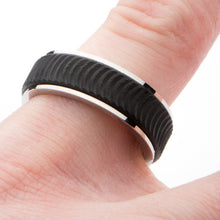 将图片加载到图库查看器，Mens Center Solid Carbon Fiber Ridged Stainless Steel Ring
