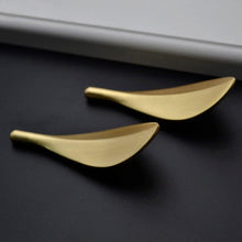 Load image into Gallery viewer, Nordic Style Solid Brass Gold Leaf Shaped 32mm Cabinet Knob Door Pulls Furniture Handles Knob Cabinet Knob Door Pulls Nordic Style Furniture Handles Knob Creative Light Luxury Handle Golden Leaf Handle Wardrobe Shoe Cabinet Bathroom Cabinet Handle
