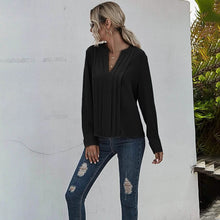 将图片加载到图库查看器，Notched Neck Pleated Decoration Blouse
