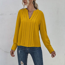 将图片加载到图库查看器，Notched Neck Pleated Decoration Blouse
