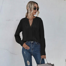 将图片加载到图库查看器，Notched Neck Pleated Decoration Blouse
