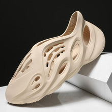 将图片加载到图库查看器，Outdoor Men Sandals Summer Hole Shoes Rubber Clogs Men Garden Shoes Black Beach Sandals Slippers Breathable Lightweight Sandals Unisex Beach Quick Drying Sandals Couple Outdoor Slippers
