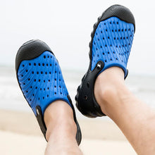将图片加载到图库查看器，Outdoor Men Sandals Summer Hole Shoes Rubber Clogs Men Garden Shoes Black Beach Sandals Slippers Breathable Lightweight Sandals Unisex Beach Quick Drying Sandals Couple Outdoor Slippers
