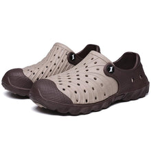 将图片加载到图库查看器，Outdoor Men Sandals Summer Hole Shoes Rubber Clogs Men Garden Shoes Black Beach Sandals Slippers Breathable Lightweight Sandals Unisex Beach Quick Drying Sandals Couple Outdoor Slippers
