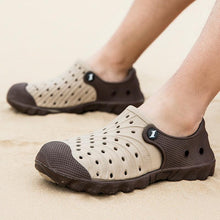 将图片加载到图库查看器，Outdoor Men Sandals Summer Hole Shoes Rubber Clogs Men Garden Shoes Black Beach Sandals Slippers Breathable Lightweight Sandals Unisex Beach Quick Drying Sandals Couple Outdoor Slippers
