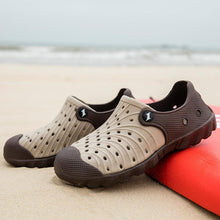 将图片加载到图库查看器，Outdoor Men Sandals Summer Hole Shoes Rubber Clogs Men Garden Shoes Black Beach Sandals Slippers Breathable Lightweight Sandals Unisex Beach Quick Drying Sandals Couple Outdoor Slippers
