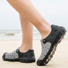 将图片加载到图库查看器，Outdoor Men Sandals Summer Hole Shoes Rubber Clogs Men Garden Shoes Black Beach Sandals Slippers Breathable Lightweight Sandals Unisex Beach Quick Drying Sandals Couple Outdoor Slippers
