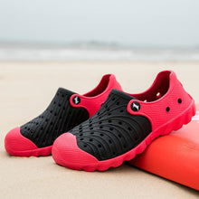 将图片加载到图库查看器，Outdoor Men Sandals Summer Hole Shoes Rubber Clogs Men Garden Shoes Black Beach Sandals Slippers Breathable Lightweight Sandals Unisex Beach Quick Drying Sandals Couple Outdoor Slippers
