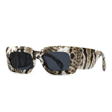 将图片加载到图库查看器，Oversized Square Sunglasses Classic Square Sunglasses For Men &amp; Women Sun Glasses In Snake Pattern For Traveling Shades Female

