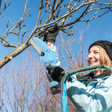 将图片加载到图库查看器，Portable Handheld Cordless Small Chain Saw Battery Powered
