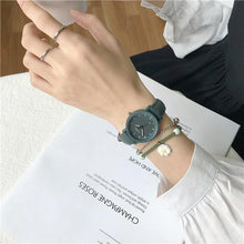 将图片加载到图库查看器，Vintage Leather Simple Women Watches Fashion Quartz Watch Wristwatches Retro Casual Watches Brown Leather Classic Analog Quartz Fashion Simple Ladies Quartz Watches
