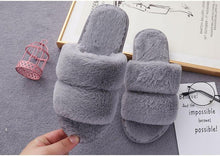 将图片加载到图库查看器，Fluffy Slippers Women Cozy Faux Fur Cross Indoor Floor Slides Flat Soft Furry Shoes Fluffy Furry Fur Slippers Flip Flop Open Toe Cozy House Memory Foam Sandals Slides Soft Flat Comfy Slippers

