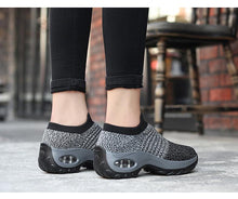 将图片加载到图库查看器，Women's Casual Chunky Sneakers Platform Walking Shoes Fashion Knited Casual Walking Shoes Sock Sneakers Slip On Mesh Air Cushion Comfortable Easy Shoes
