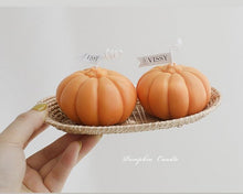 Load image into Gallery viewer, Pumpkin Candle Creative Handmade Aromatherapy Candle Pumpkin Candle Fall Candle Gift Set For Women Aromatherapy Candle Gift For Halloween Decorations Candle Photo Home Restaurant Hotel Decoration
