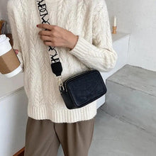 Load image into Gallery viewer, Retro Waist Bag PU Leather Fanny Pack Purse Leather with Gold Chain Strap Stylish Waist Pack Women Belt Bag Multifunctional Chest Bag
