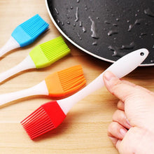 将图片加载到图库查看器，Silicone Basting Brush Pastry Barbecue Oil Brushes Baking Bakeware Bread BBQ Brush for Kitchen Cooking Random Color Silicone Oil Brush and Spatula Cake Bake Barbeque Pastry Brushes Heat Resistant BBQ Accessories
