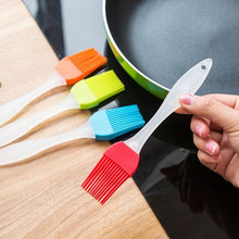 将图片加载到图库查看器，Silicone Basting Brush Pastry Barbecue Oil Brushes Baking Bakeware Bread BBQ Brush for Kitchen Cooking Random Color Silicone Oil Brush and Spatula Cake Bake Barbeque Pastry Brushes Heat Resistant BBQ Accessories
