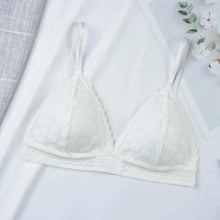 将图片加载到图库查看器，Stunning Hot Look Women's Lace Bra No Steel Ring Beauty Back comfor Wrapped Chest Comfortable Daisy Brassiere Stretch Triangle Cup Padded Underwear 1/2Pcs
