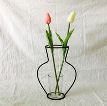 Load image into Gallery viewer, Style Retro Line Flowers Vase Frame Nordic Style Wall Hanging Metal Holder Modern Solid Home Decor Modern Rose Frame Clear Vase Planter Flower Holder Decorations for Wedding Living Room, Office Party
