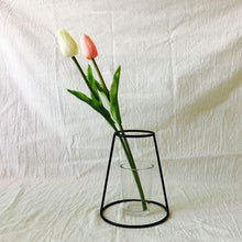 Load image into Gallery viewer, Style Retro Line Flowers Vase Frame Nordic Style Wall Hanging Metal Holder Modern Solid Home Decor Modern Rose Frame Clear Vase Planter Flower Holder Decorations for Wedding Living Room, Office Party
