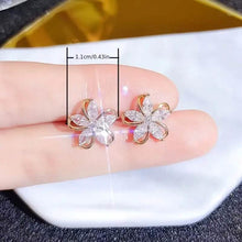 将图片加载到图库查看器，Stylish Zirconia Petal Flower Stud Earrings
