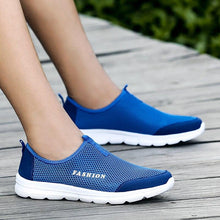 将图片加载到图库查看器，Summer Breathable Comfortable Mesh Running Mens Shoes Trainers Walking Outdoor Sport Men Sneakers Running Shoes Ultra Lightweight Breathable Walking Shoes Non Slip Athletic Fashion Sneakers
