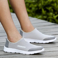 将图片加载到图库查看器，Summer Breathable Comfortable Mesh Running Mens Shoes Trainers Walking Outdoor Sport Men Sneakers Running Shoes Ultra Lightweight Breathable Walking Shoes Non Slip Athletic Fashion Sneakers
