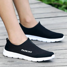 将图片加载到图库查看器，Summer Breathable Comfortable Mesh Running Mens Shoes Trainers Walking Outdoor Sport Men Sneakers Running Shoes Ultra Lightweight Breathable Walking Shoes Non Slip Athletic Fashion Sneakers
