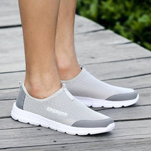 将图片加载到图库查看器，Summer Breathable Comfortable Mesh Running Mens Shoes Trainers Walking Outdoor Sport Men Sneakers Running Shoes Ultra Lightweight Breathable Walking Shoes Non Slip Athletic Fashion Sneakers
