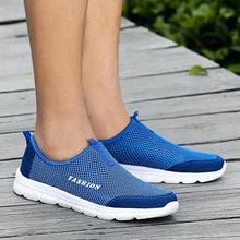 将图片加载到图库查看器，Summer Breathable Comfortable Mesh Running Mens Shoes Trainers Walking Outdoor Sport Men Sneakers Running Shoes Ultra Lightweight Breathable Walking Shoes Non Slip Athletic Fashion Sneakers
