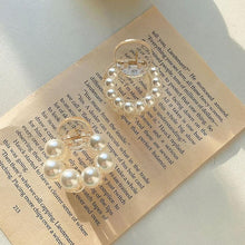 Load image into Gallery viewer, Sweet Mini Round Pearl Hair Clips for Women Girls Hair Claw Chic Barrettes Claw Crab Hairpins Styling Gorgeous Fashion Hair Accessories For Women
