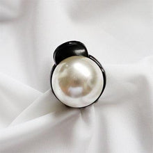 Load image into Gallery viewer, Sweet Mini Round Pearl Hair Clips for Women Girls Hair Claw Chic Barrettes Claw Crab Hairpins Styling Gorgeous Fashion Hair Accessories For Women
