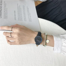 将图片加载到图库查看器，Vintage Leather Simple Women Watches Fashion Quartz Watch Wristwatches Retro Casual Watches Brown Leather Classic Analog Quartz Fashion Simple Ladies Quartz Watches
