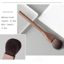 将图片加载到图库查看器，Vintage Style 1Pcs European Wood Handle Makeup Brush High Quality Loose Powder Brush Foundation Brush Super Soft Theatre Makeup
