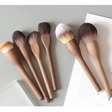 将图片加载到图库查看器，Vintage Style 1Pcs European Wood Handle Makeup Brush High Quality Loose Powder Brush Foundation Brush Super Soft Theatre Makeup
