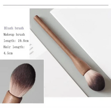 将图片加载到图库查看器，Vintage Style 1Pcs European Wood Handle Makeup Brush High Quality Loose Powder Brush Foundation Brush Super Soft Theatre Makeup
