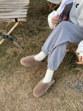将图片加载到图库查看器，Warm Fur Loafers Women Winter Shoes Indoor Furry Flats Round Toe Fluffy House Warm Wool Slippers Memory Foam Anti-Skid Sole House Shoes Indoor Outdoor Slippers
