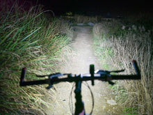 将图片加载到图库查看器，Waterproof Bike Light Set USB High/Low Beam Bicycle Lamp Headlight LED Cycling Flashlight Super Bright Bicycle Front Headlight 5 Light Modes Large Capacity Battery With Power Bank Function 1000 Lumen
