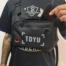 将图片加载到图库查看器，White Fashion Men Lightweight Chest Bag Running Pack For Workouts Running Phone Holder With Extra Storage Minimalist Design
